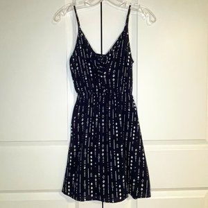 Divided H&M Abstract Tie-Front Summer Dress (Size 0, Black/White Print)